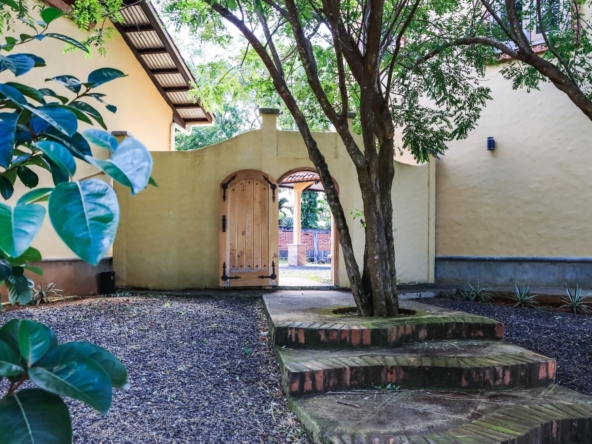 Gate between house and bodega SL