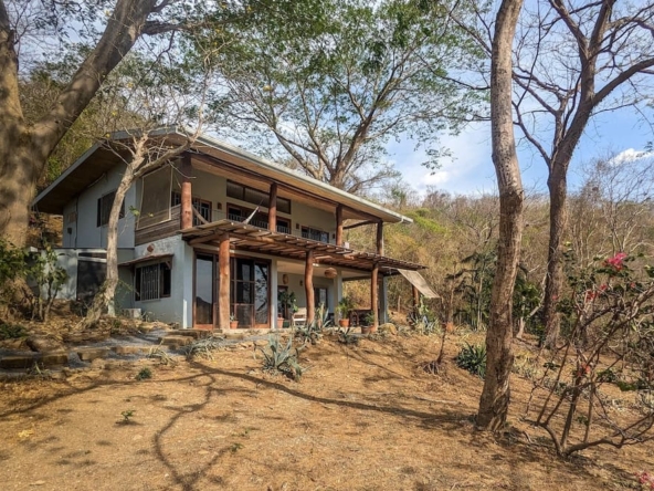 Duplex-Near-Town-Front-House-Angle-Horizonte-Nica