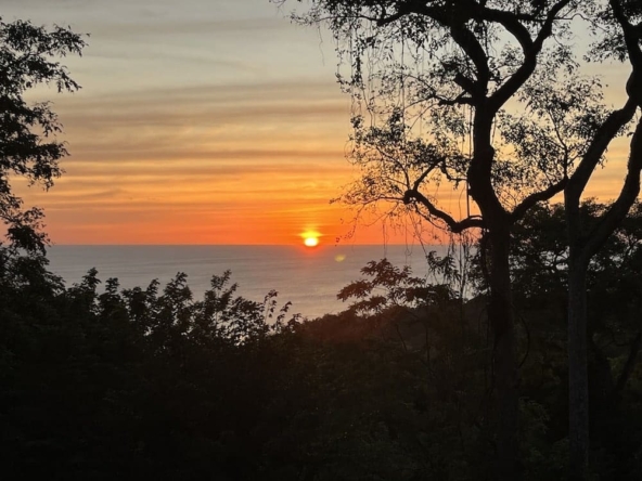 Surf-Views-at-Playa-Maderas-Sunset-Zoom-Horizonte-Nica