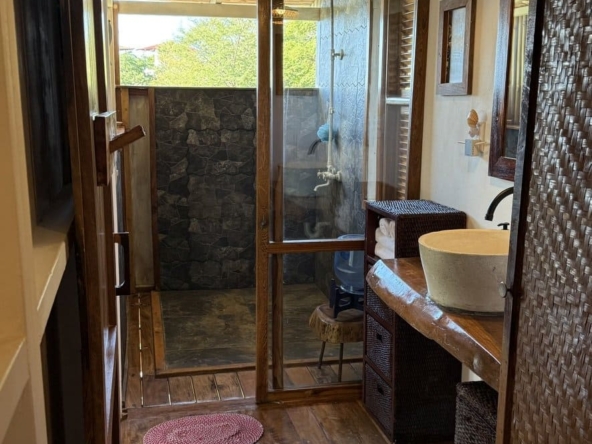 vintage_surf_club_shower_room_horizonte_nica