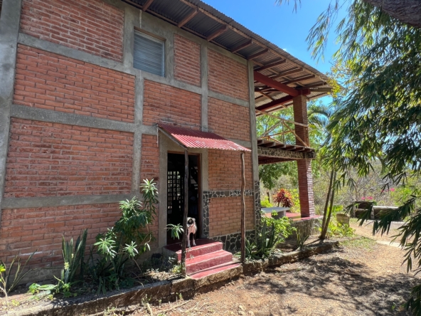 Rustic-House-Horizonte-Nica-14