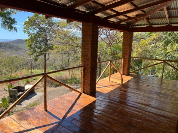 Rustic-House-Horizonte-Nica-20