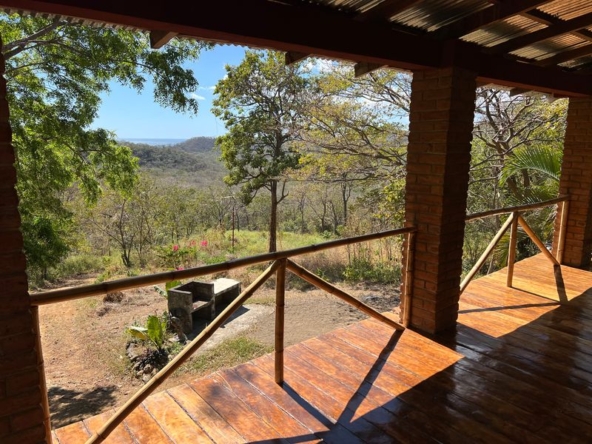 Rustic-House-Horizonte-Nica-21