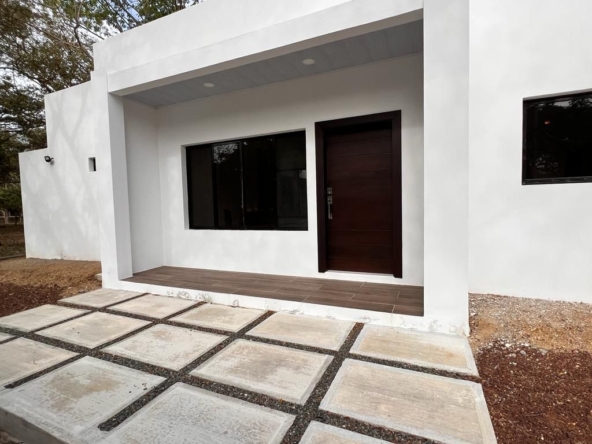 Casa B4- puerta-Horizonte-Nica-Real-Estate