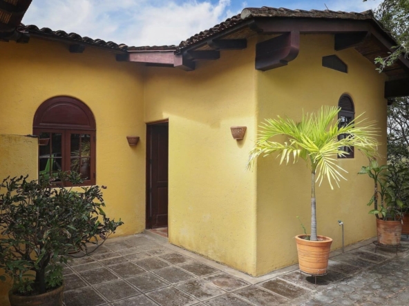 Casa_El_Arbol_de_Limon_Guest_House_Exterior_Front_CC