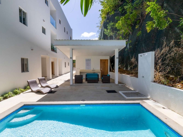 Condo San Juan Pool area