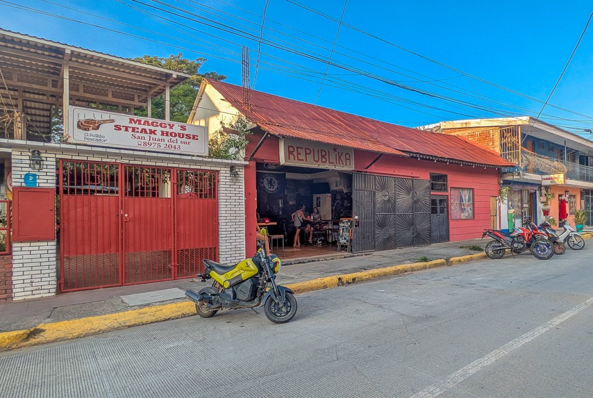 republika-bar-restaurant-for-sale-san-juan-del-sur-nicaragua-exterior