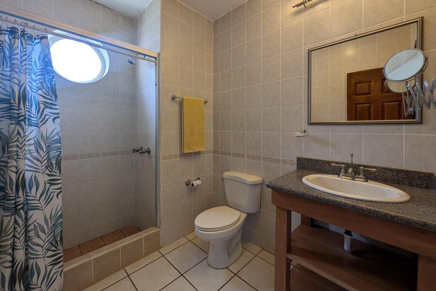 san-juan-del-sur-end-unit-condo-full-bathroom