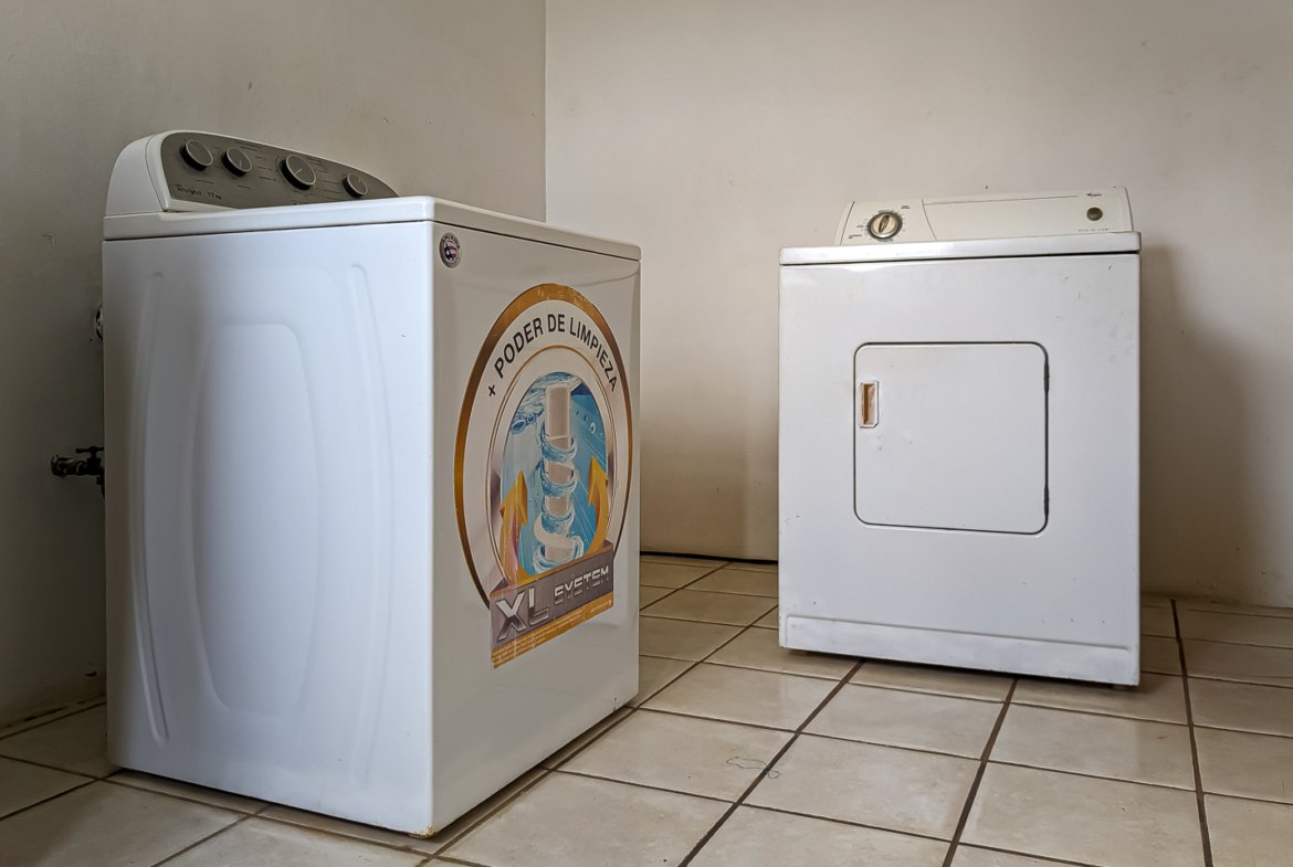 san-juan-del-sur-end-unit-condo-laundry-room