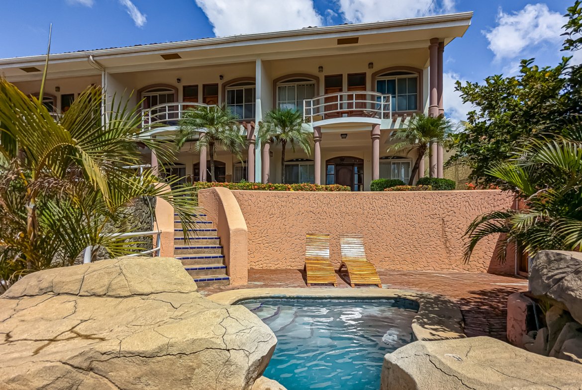 san-juan-del-sur-end-unit-condo-exterior-pool