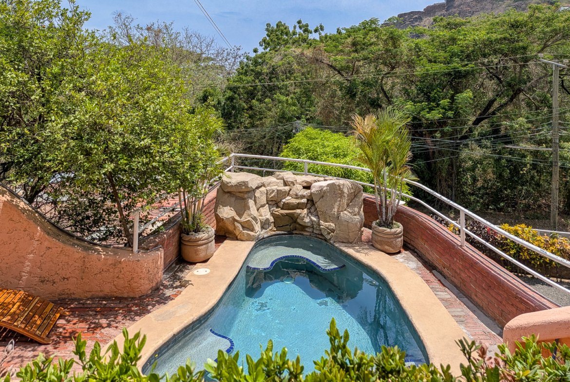 san-juan-del-sur-end-unit-condo-pool