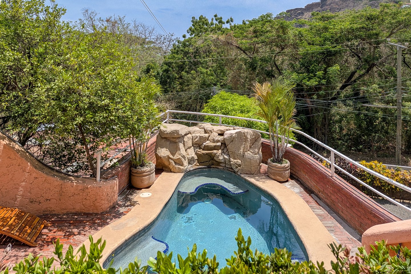 san-juan-del-sur-end-unit-condo-pool