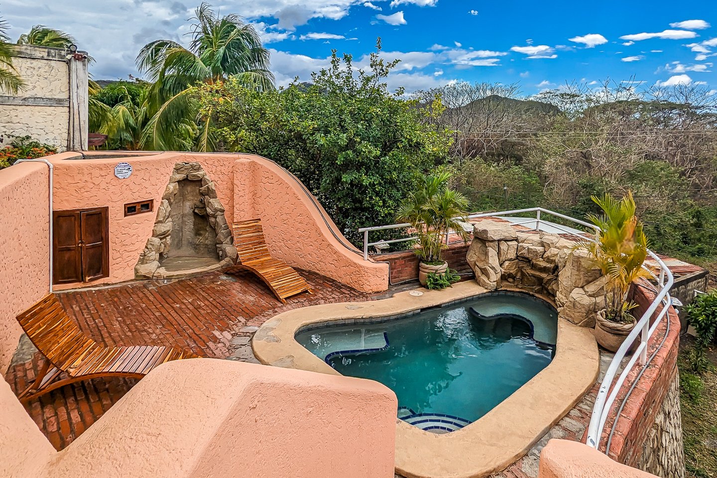 san-juan-del-sur-end-unit-condo-pool-view