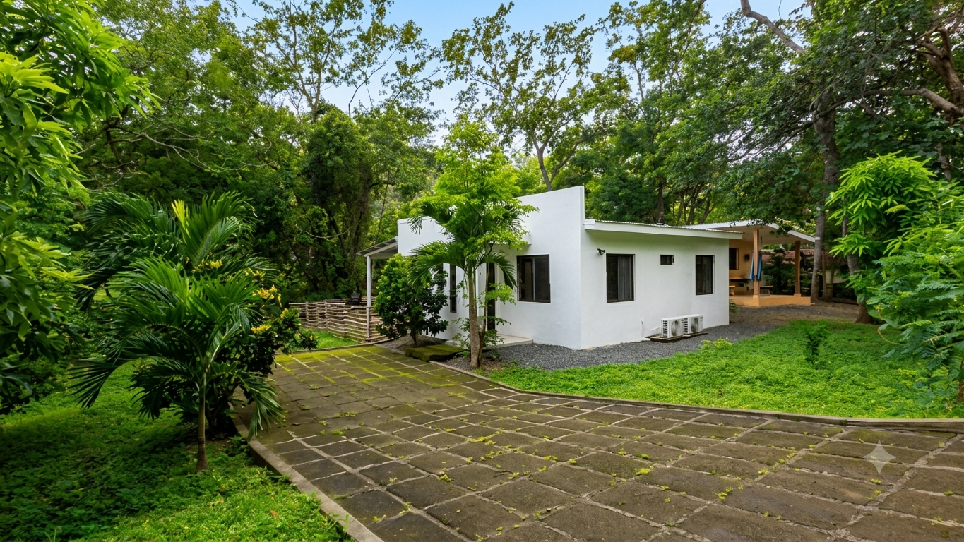Multi-unit property in Nicaragua with three homes and gardens