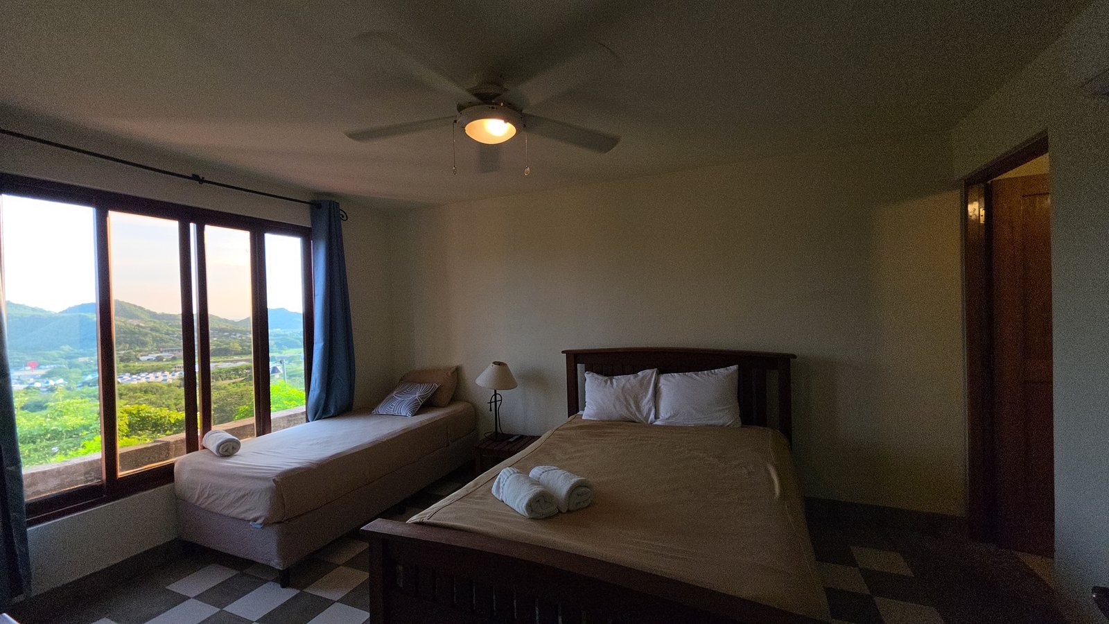 Cozy guest bedroom in a home at Villas de Palermo gated community, San Juan del Sur